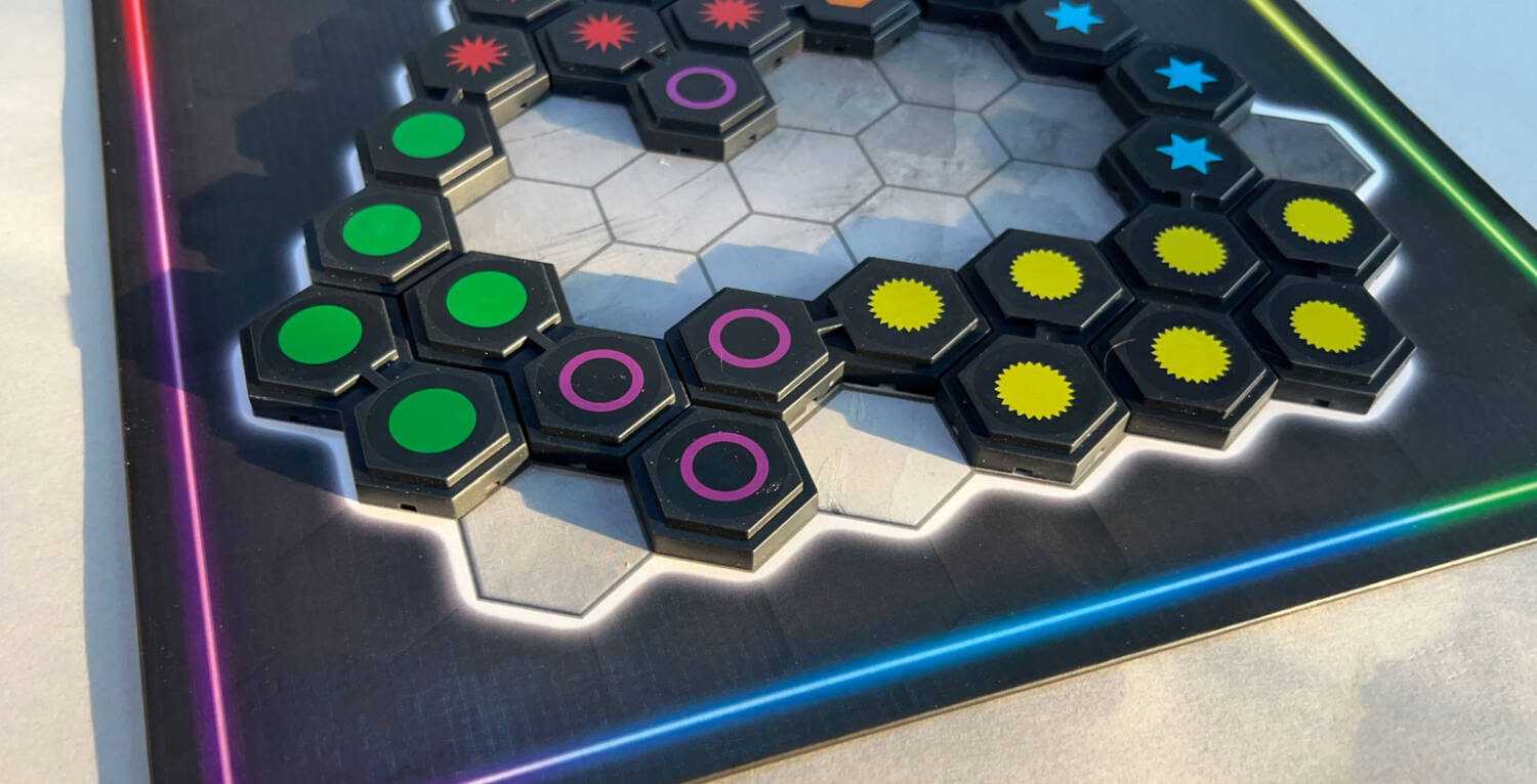 The purple/yellow tile in the center part of the second row was just played. It will score two purple and four yellow.