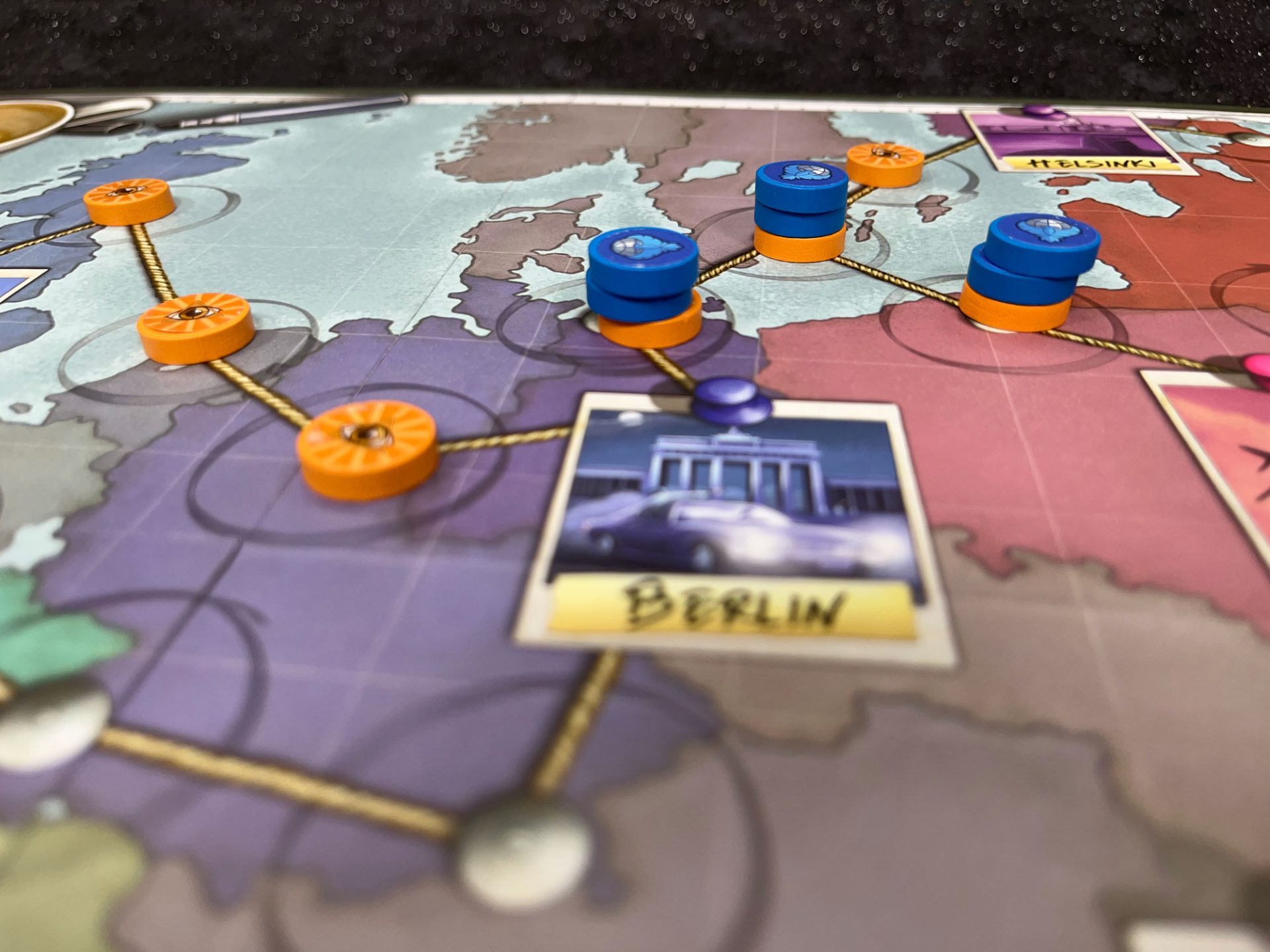 Spy Connection Game Review – Meeple Mountain